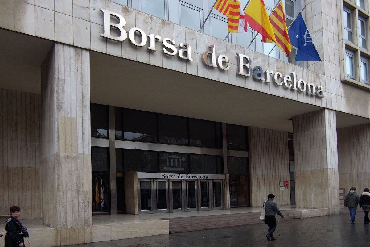 newbcnpost's tweet card. El Govern adjudica la cesión de cinco plantas del emblemático edificio del Paseo de Gràcia a la empresa Cospace, liderada por Gabriel Espín, Franz Pallarès y Juan Carlos Morales