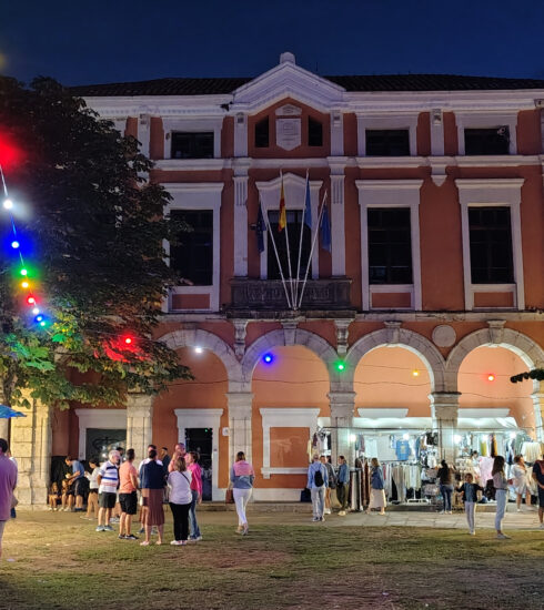 manllaca's tweet card. Durante generaciones, las poblaciones de Ribadedeva se acostumbraron al silencio que seguía al adiós. Aquellos jóvenes que partían rumbo...