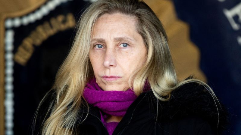 CNNEE's tweet card. El Gobierno de Argentina atraviesa horas de tensión luego de que Karina Milei, hermana del presidente y secretaria general de la Presidencia, fuera acusada en una investigación judicial de presunto...