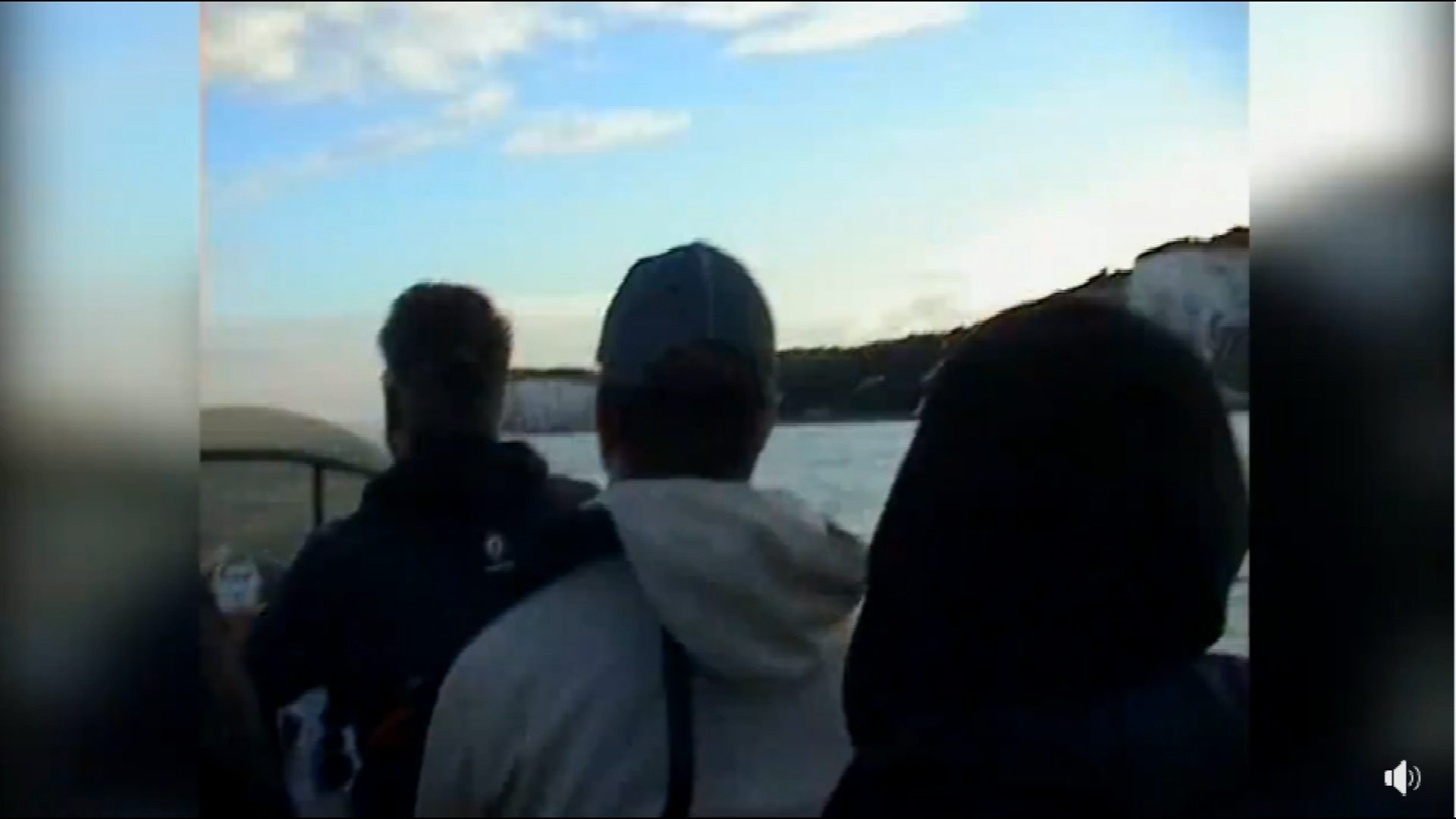 Channel4News's tweet card. An investigation by Channel 4 News also reveals how Arron Banks' pro-Brexit group appears to have staged photos of migrants attacking women in London