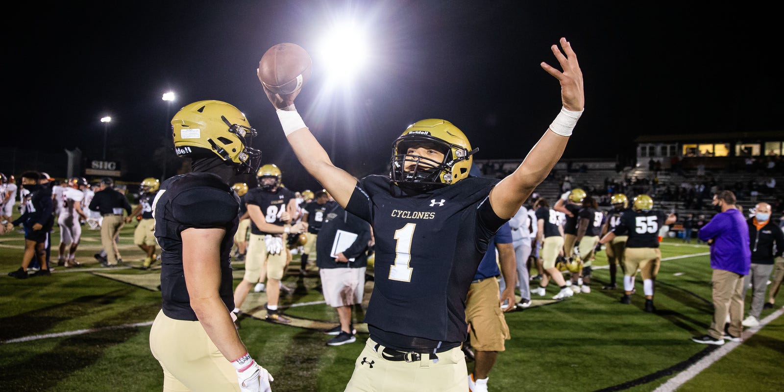 SJRsports's tweet card. In a span of 20 weeks, Isaiah Thompson played in 11 basketball games, six football games and 26 baseball games.