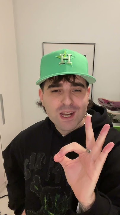 sysychv's tweet card. 4 ZAPATILLAS QUE FUERON COPIADAS