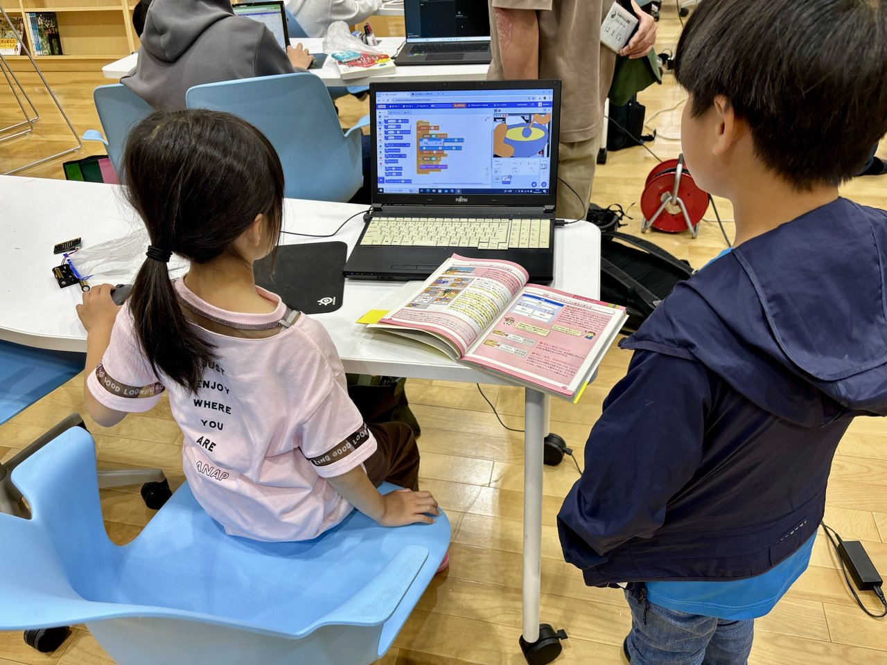 chinmo's tweet card. CoderDojo鳥取、第57回目のご案内です！ 今回の会場も、「青翔開智 中学校・高等学校（本館）」です。 * 正面玄関からお入りください プログラミングで好きなものをつくろう！ # 申し込みについて： 参加希望のお子様（ニンジャ）は、こちらのURL から、申し込みをお願いします！（保護者の方に、手伝ってもらってね） # 「青翔開智中学校高等学校」について： 詳しくはこちら→ http:/...