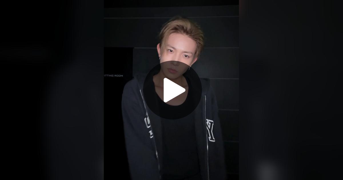 ENHYPEN_members's tweet card. 좋아요 1.8M개, 댓글 23K개가 있습니다. "Run?"