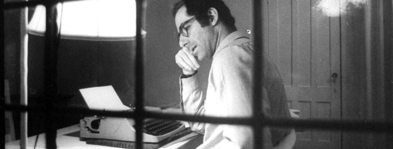 eltrapezi's tweet card. Philip Roth, Patrimoni. Traducció de David Cuscó. Flâneur, Barcelona, 2025 La literatura de no ficció situa l’escriptor en un espai fràgil en què ha de provar a explicar la realitat sense l’escut...