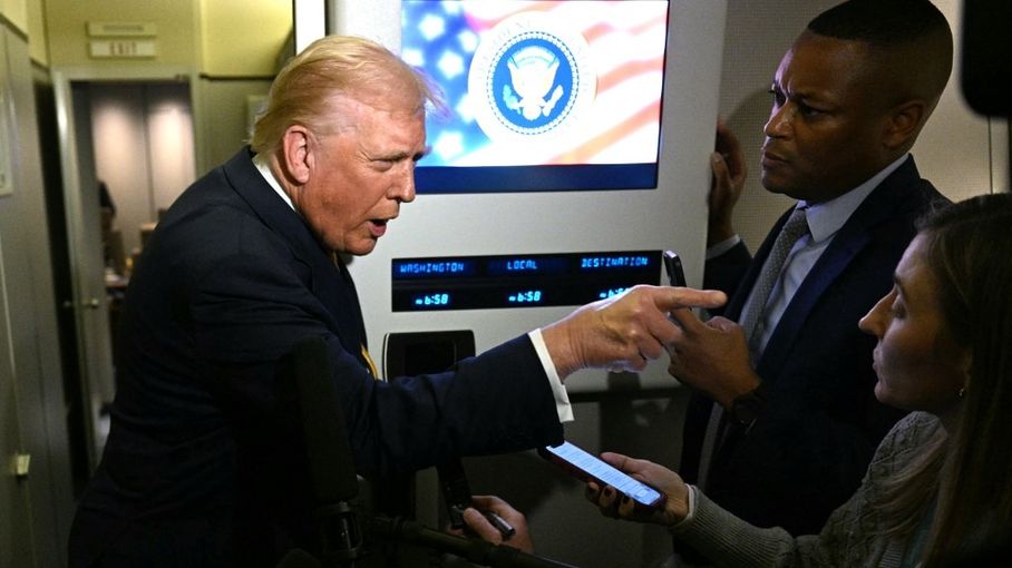 franceinfo's tweet card. Le président américain, visiblement gêné par les questions des reporters, est sorti de ses gonds en public à deux reprises ces derniers jours. Les deux femmes ont reçu de nombreux messages de soutien.