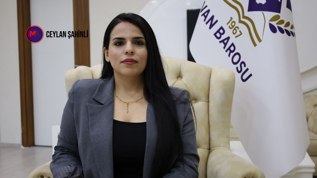 maturkce1's tweet card. Erkek şiddetinin katmanlı bir sorun olduğunu belirten avukat Jiyan Özkaplan, “Söz konusu şiddet İstanbul’dan Wan’a farklılaşabiliyor. Buralarda ‘üniformalı’ failler var. 'Bunlar Kürt, devlet beni...