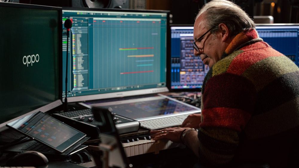 isoundworks's tweet card. Hans Zimmer is bringing an epic style to a miniaturist medium, composing ringtones for a new smartphone, as seen in a promotional video.