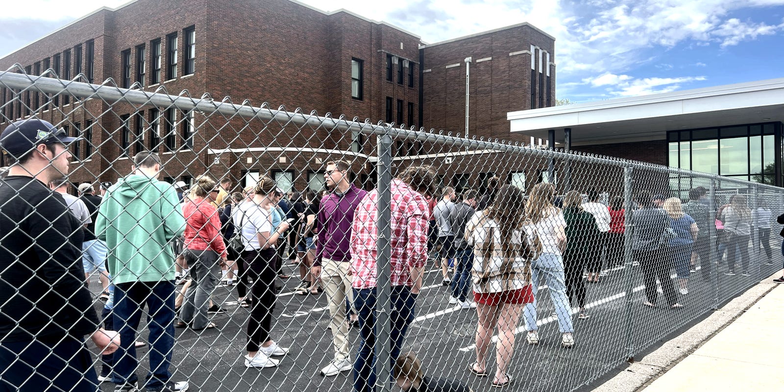 gbpressgazette's tweet card. Schools like Mount Horeb that have dealt with violent events explain: there's more going on than you may think.