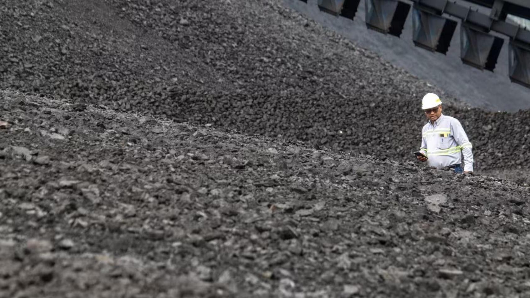 DeusVul94229466's tweet card. Los gobiernos de China e India construirán entre 80 y 100 centrales eléctricas de carbón en sus países, respectivamente, durante los próximos 10 a 15 años. Más información: La demanda mundial de...