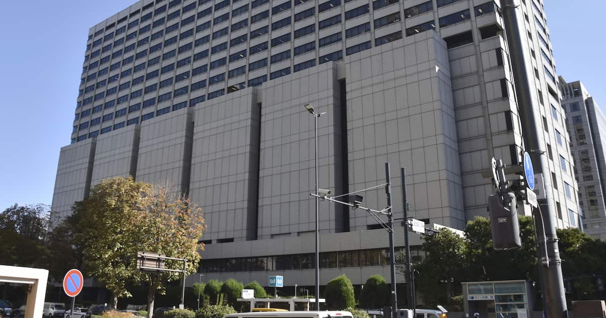 t3OeLwq1Ky39585's tweet card. 　浜松市の交差点で平成２７年５月、信号無視した乗用車が突っ込み、１人が死亡し４人が軽傷を負った事故で、殺人などの罪に問われた中国籍の女性（３６）＝同市＝の控訴…