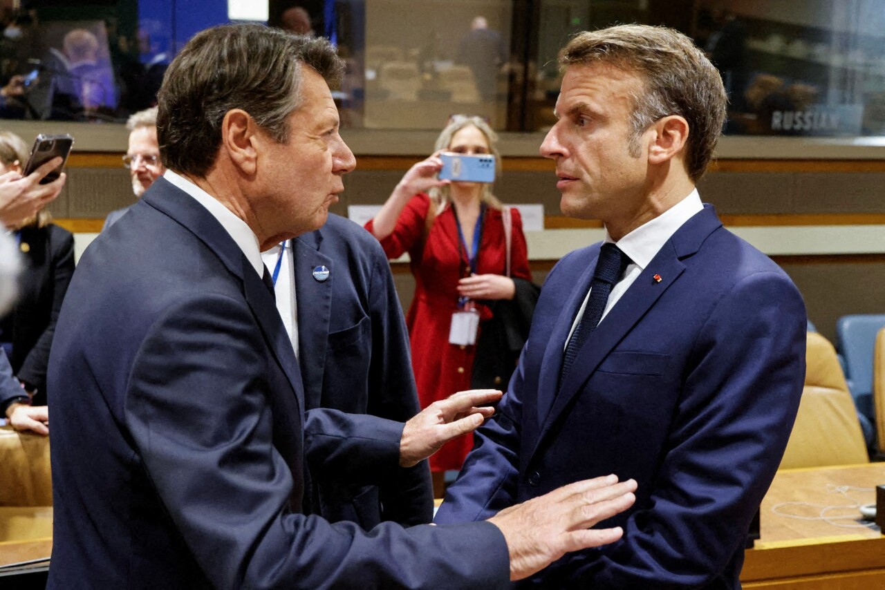 yokko_mars's tweet card. Fidèle soutien d'Emmanuel Macron en 2017 et 2022, le maire de Nice Christian Estrosi souhaite "le départ" du président de la République pour sortir de la crise politique actuelle.