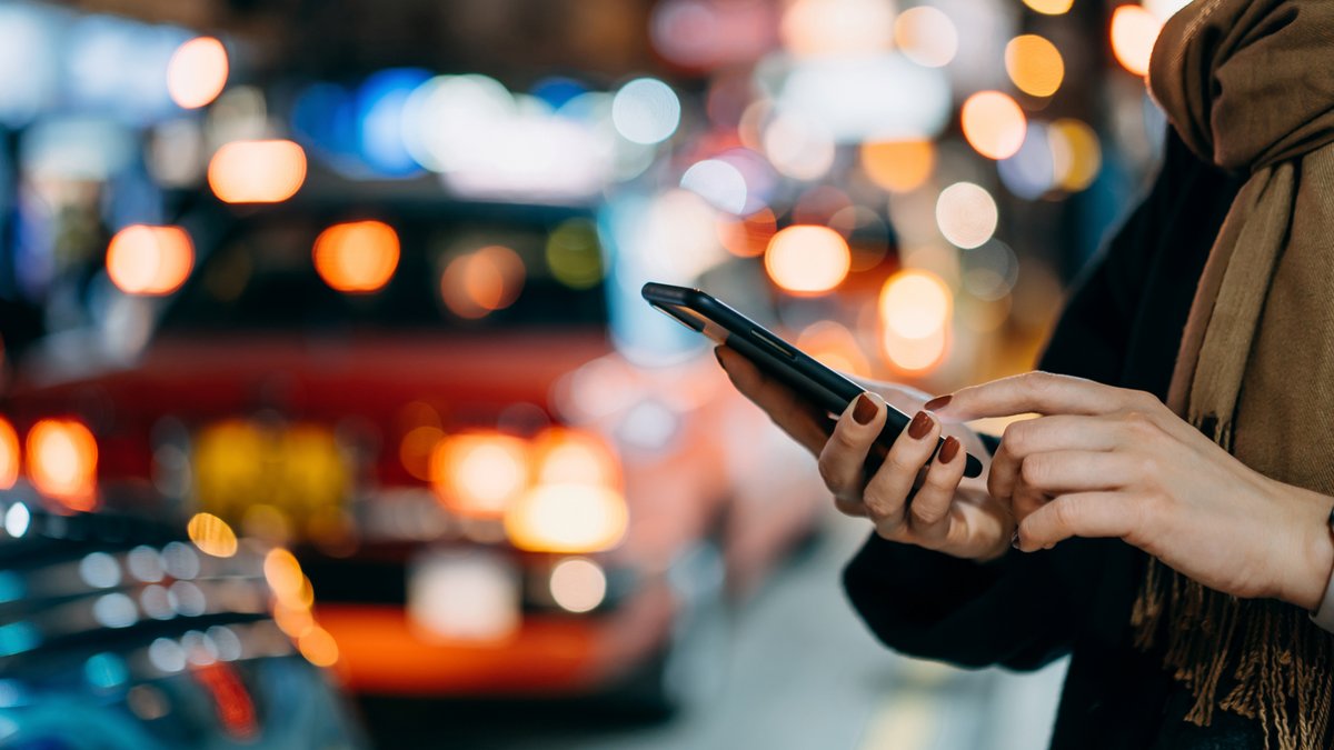 layer8security's tweet card. Thousands of Australians are being targeted by scammers referring to missed calls, voicemail, deliveries and their photos being uploaded.