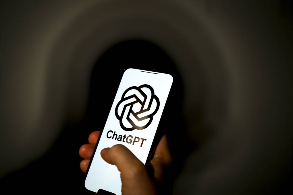 aaron_con_choco's tweet card. AI has accelerated the building of data centers; local residents are concerned about its risks.