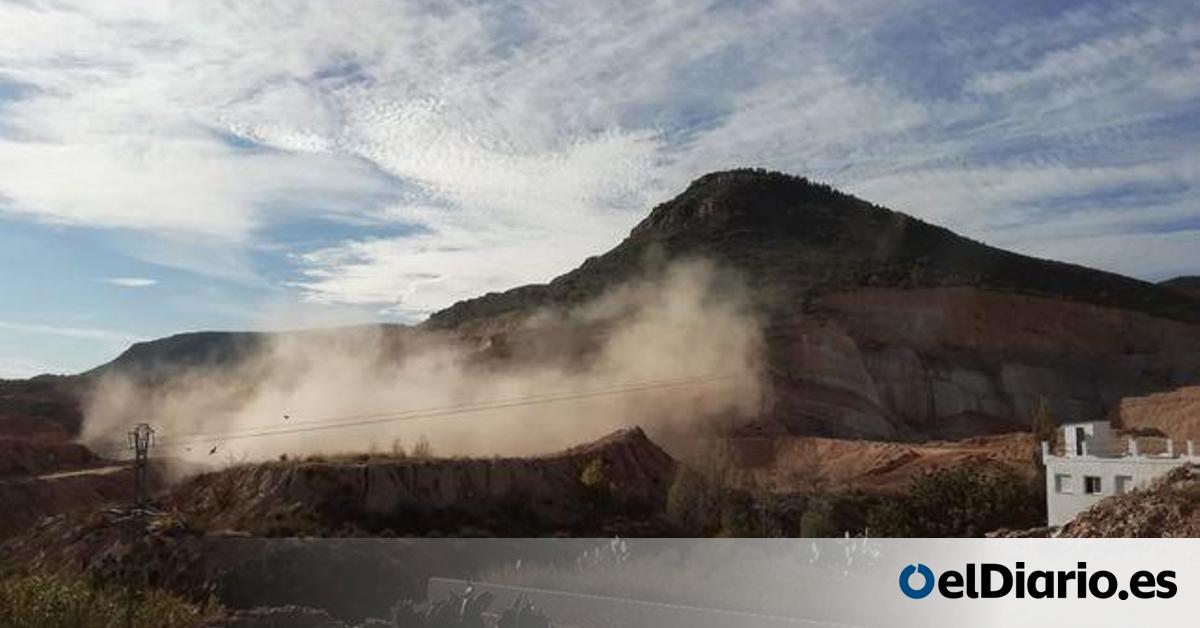 compromisllauri's tweet card. Agrupaciones ecologistas denuncian que la Dirección General de Minas sólo cuenta con tres funcionarios para inspeccionar 800 explotaciones mineras