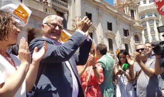 compromisllauri's tweet card. Este dissabte, més de 70 alcaldes i alcaldesses de Compromís han pres possessió de la vara de comandament de l’ajuntament del seu municipi, dels quals, 36 ho han fet amb majoria absoluta, mentre que...