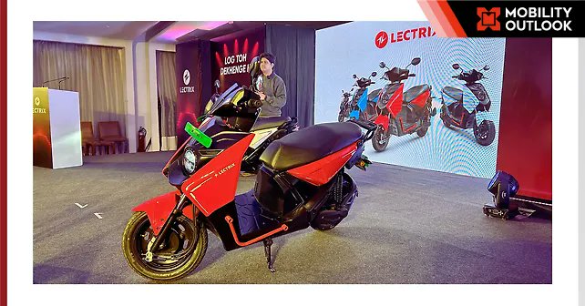 MobilityOutlook's tweet card. It offers two battery configurations: a 2.3 kWh battery with an IDC range of 90 km and a 3 kWh battery providing a range of 117 km.