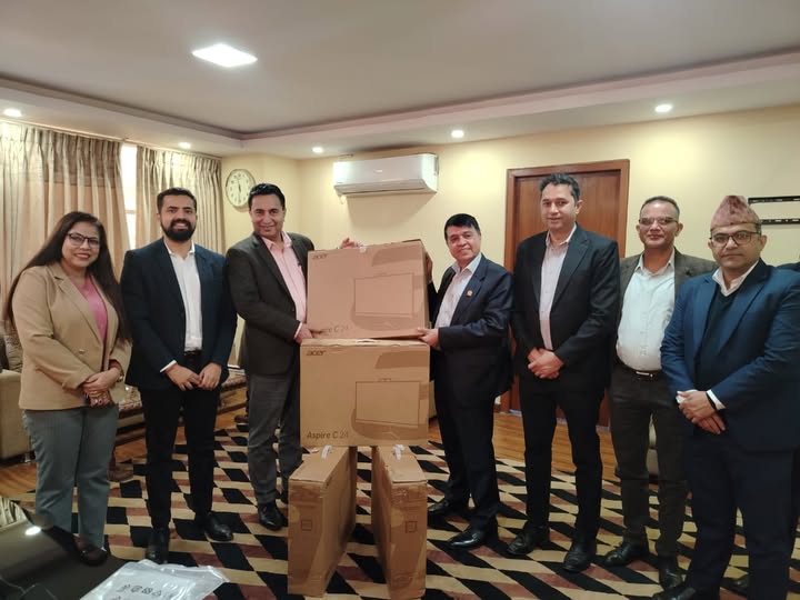 NewspolarOnline's tweet card. काठमाडौं । नेपाल उद्योग वाणिज्य महासंघले उद्योग विभागलाई कम्प्युटर हस्तान्तरण गरेको छ । महासंघका अध्यक्ष चन्द्र प्रसाद ढकालले बुधबार उद्योग विभागमा विभागका महानिर्देशक राजेश्वर ज्ञवालीलाई कम्प्युटर…