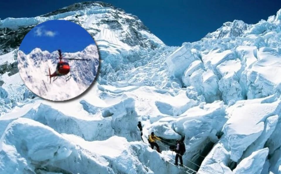 IpressHouse's tweet card. तिब्बत के माउंट एवरेस्ट के सुदूर पूर्वी क्षेत्र में आए भीषण बर्फीले तूफान ने हज़ार से अधिक पर्वतारोहियों की जान पर संकट खड़ा कर दिया है. 4,900 मीटर की ऊंचाई पर बसे शिविरों में यह सभी पर्वतारोही फंसे...