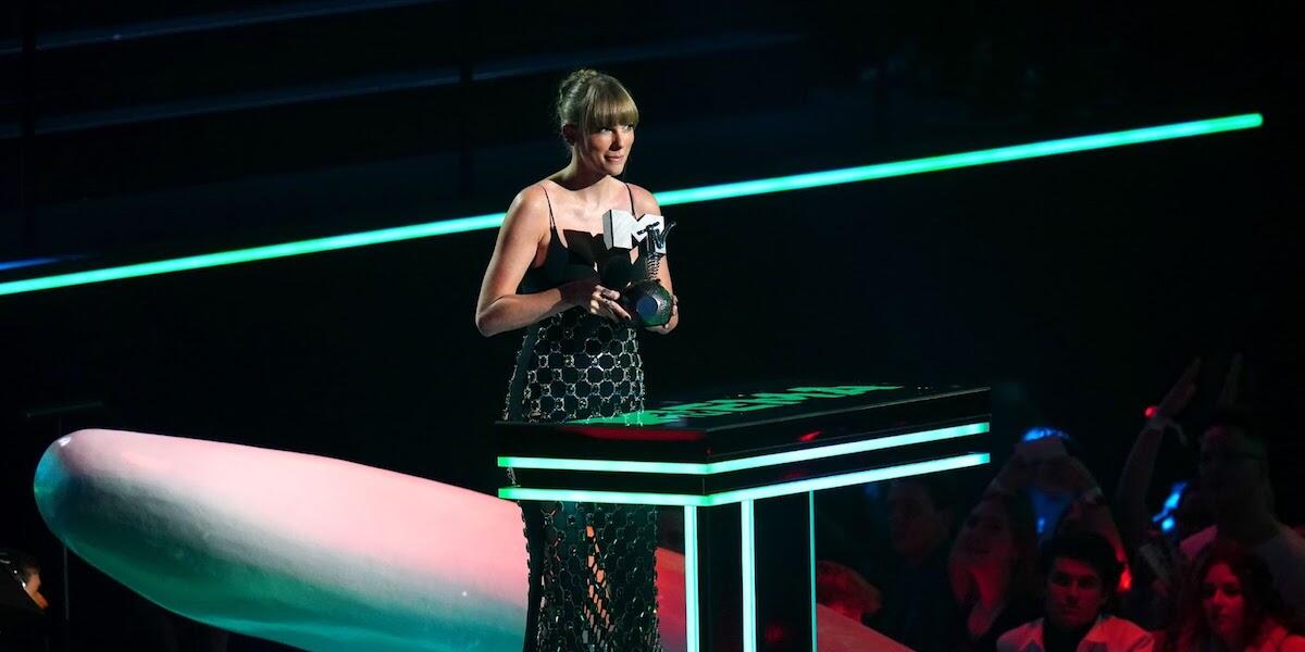 ManonJenkins's tweet card. Ers cyhoeddi y llynedd ei bod hi’n mynd â’i thaith ‘Eras’ i Ewrop, mae cefnogwyr wedi bod yn ceisio cael gafael ar docynnau i’w sioe yn Stadiwm Principality