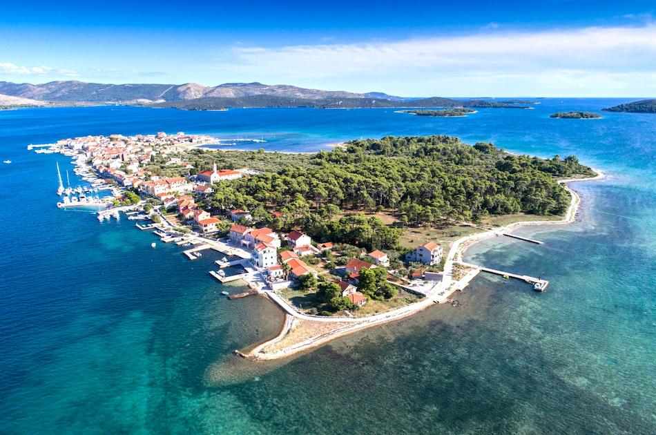 Formula18Class's tweet card. After seven editions held in Murter, Croatian Challenge organizers decided to move South, and to implement Base Camp in Krapanj