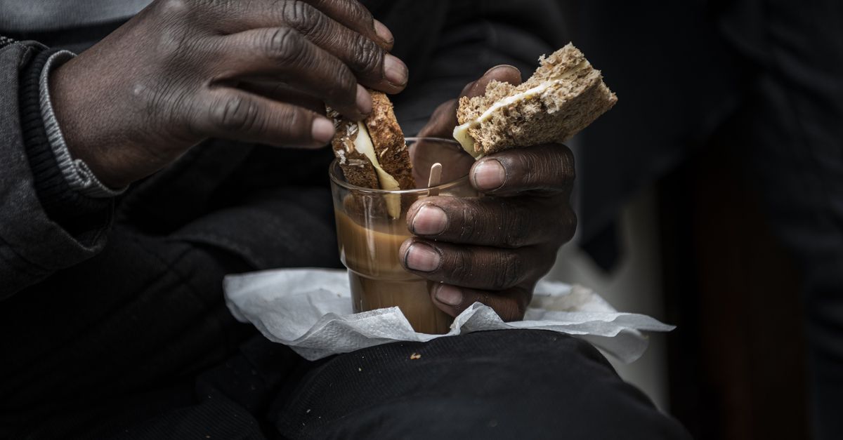 ScriptumNL's tweet card. Zorg: Eenzaamheid heeft verschillende oorzaken. Maar wat altijd helpt, is je met anderen inspannen voor een goed doel, meent Ester Bertholet.