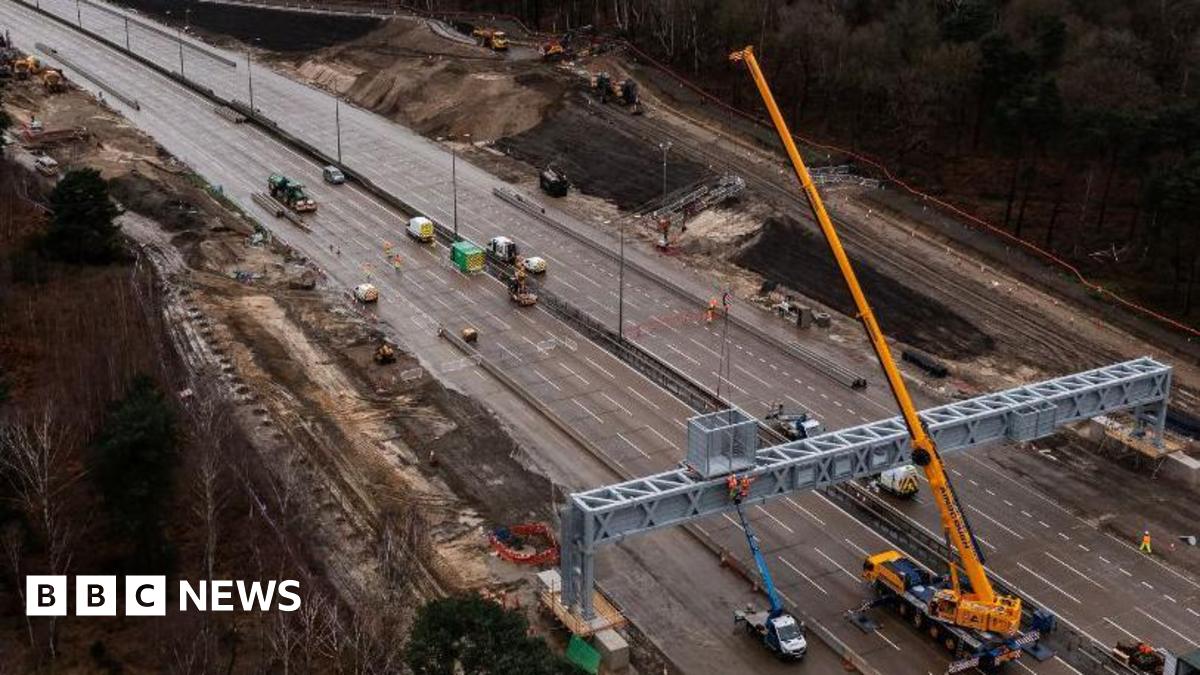 BBCSurrey's tweet card. Drivers are urged to avoid junctions 9-10 of motorway in Surrey which closed at 21:00 BST on Friday.