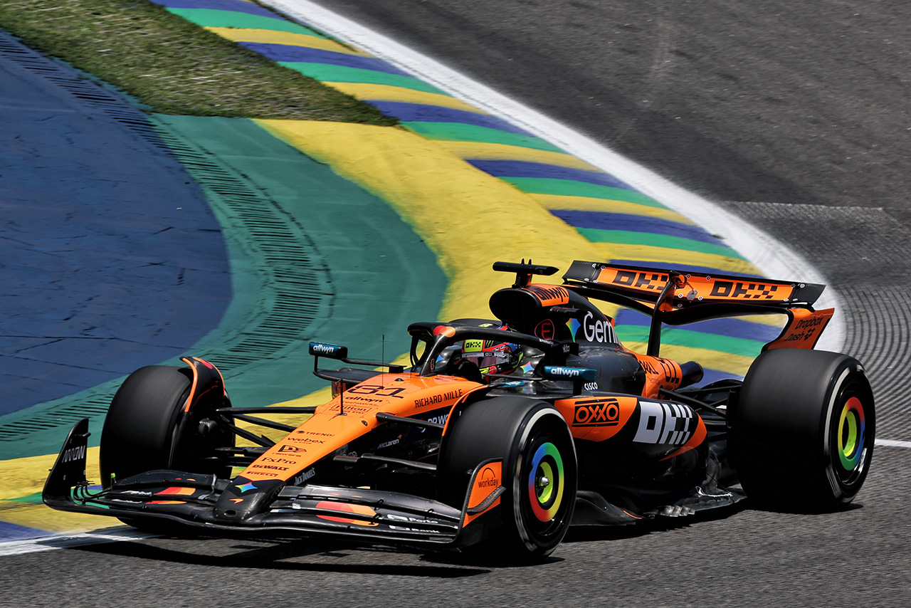 AUTOSPORT_web's tweet card. 　ハースF1の元チーム代表であるギュンター・シュタイナーは、マクラーレンのオスカー・ピアストリに対し、タイトル獲得に失敗した場合はできるだけ早くマクラーレンを離