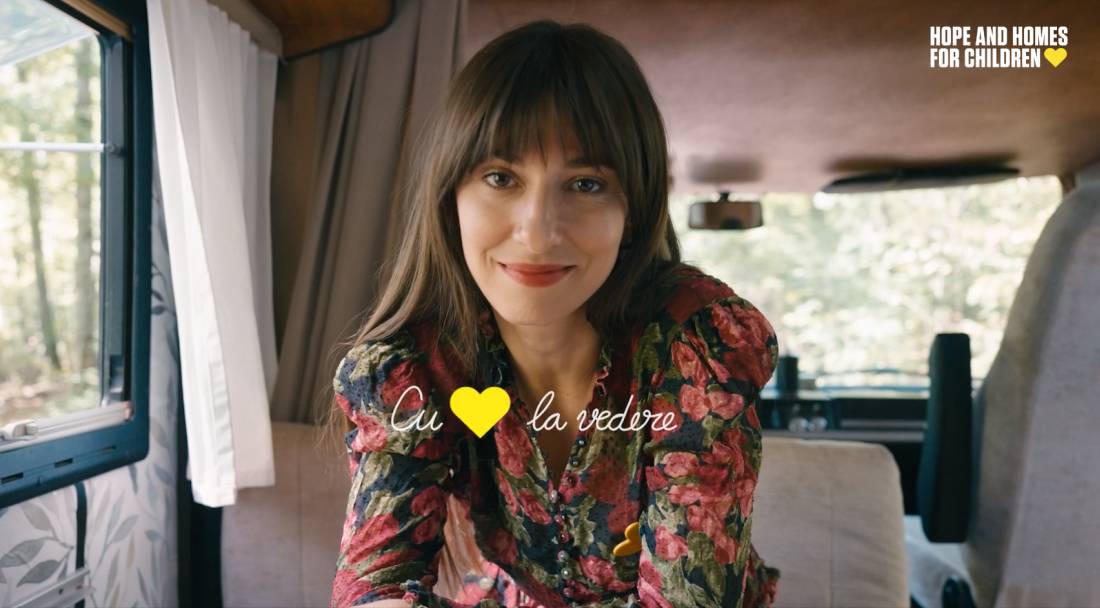 Advertising4URO's tweet card. Podcastul Cu Inima la Vedere, un proiect Hope and Homes for Children, se întoarce cu cel de-al patrulea sezon de întâlniri inspiraționale. Gazda Dana Rogoz, actriță, regizoare, influencer și mama...