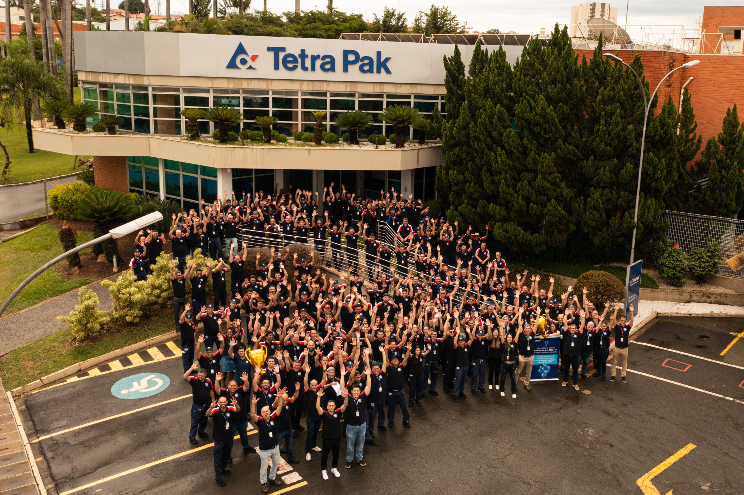 ProjetoDraft's tweet card. Colaboradores contam sobre as atuações da Tetra Pak para que ela esteja no dia a dia das pessoas e falam de suas trajetórias.