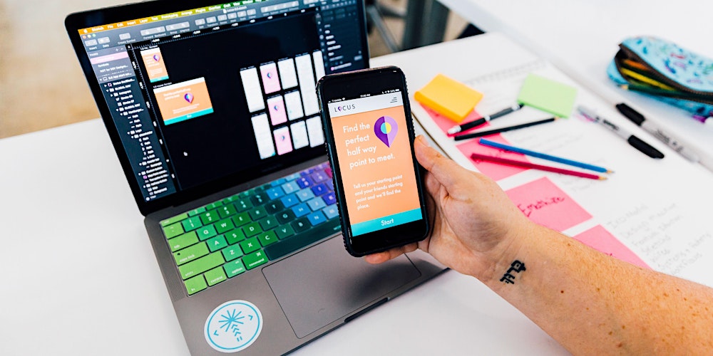 CourseReport's tweet card. Learn how to become a UX Designer or UI Designer and see which UX/UI Design Software will help you make beautiful apps and websites!