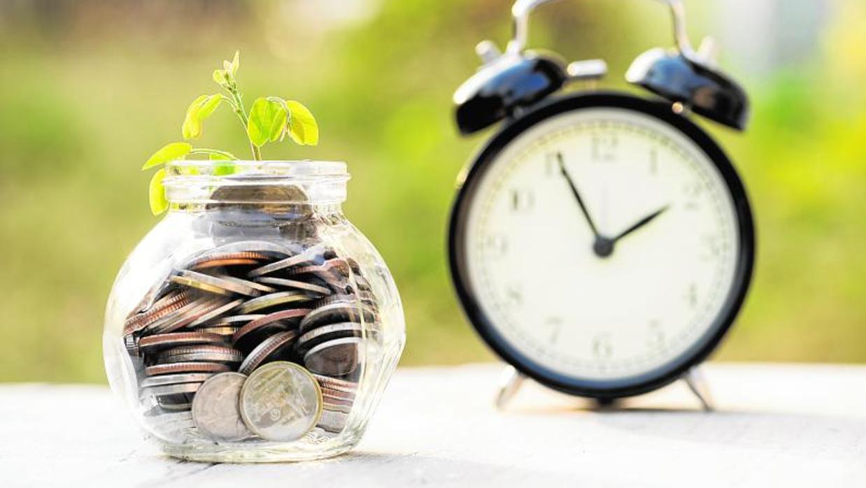 excelasesores's tweet card. El 86,6% de los españoles con ingresos tienen unas rentas inferiores de 30.000 euros al año, por lo que les resulta «prácticamente imposible» ahorrar a fin de mes