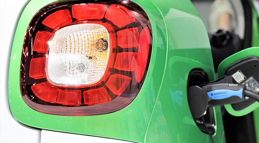 StockShaman's tweet card. Wood Mackenzie states that the cobalt market would have to double and 800 kt LCE of additional lithium would be needed by 2025 to limit global warming by 2.5 degrees.