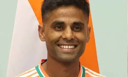 ManaTelanganaIN's tweet card. టీం ఇండియా టి-20 జట్టు కెప్టెన్ సూర్య కుమార్ యాదవ్.. యూట్యూబ్ వ్లాగర్‌గా మారిపోయాడు. ఇటీవలే టీం ఇండియా ఆస్ట్రేలియా పర్యటనకు వెళ్లిన విషయం తెలిసిందే. అక్కడ ఆతిథ్య దేశంతో ఆడి టీ-20 సిరీస్‌ని భారత్...