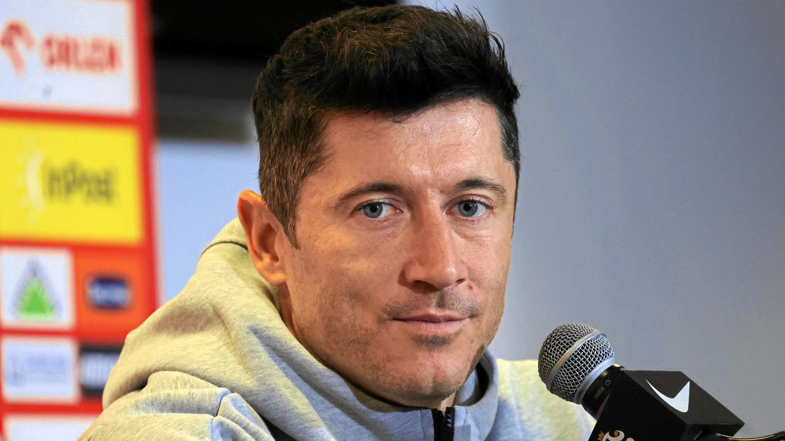 MichalTrelaBlog's tweet card. Grał przeciwko Tomaszowi Hajcie, jego trenerem był Janusz Wójcik, a w ostatni weekend strzelił dla Barcelony hat-tricka w La Liga. Robert Lewandowski tak się zasiedział na szczytach światowego...