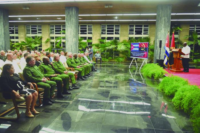 DEPAPSS2024's tweet card. El Presidente del Consejo de Defensa Nacional, Miguel Díaz-Canel Bermúdez, encabezó el acto de conmemoración del aniversario 50 de la independencia de Angola, y de las relaciones diplomáticas con Cuba