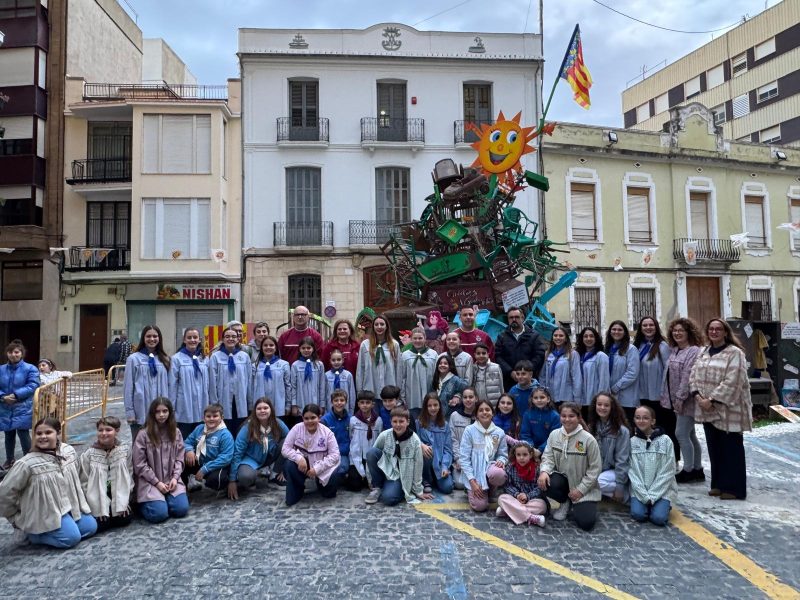 ValenciaNews_es's tweet card. La falla de l'Estoreta velleta, realizada por los y las usuarios/as de la Fundación SASM, que atiende a personas con