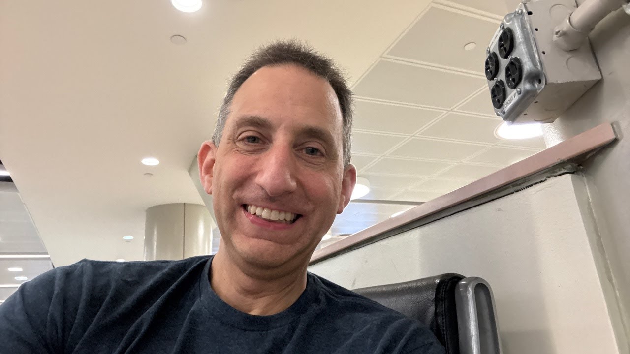 LooknerChannel's tweet card. Live update - 9/30/2025