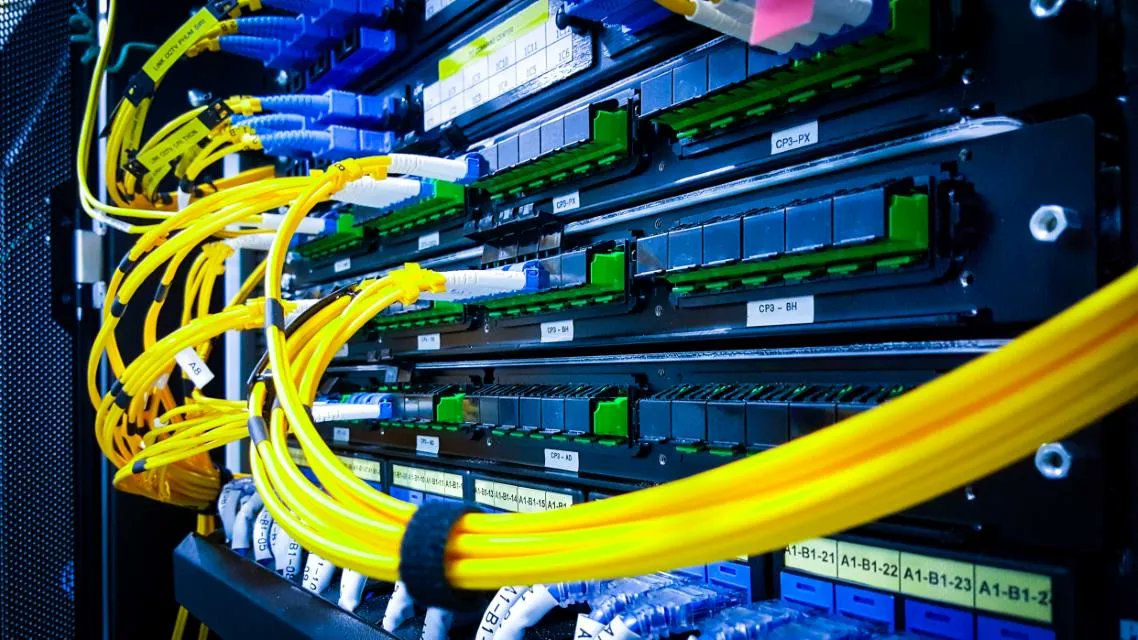 FilippoAstone's tweet card. La trasformazione da telco a tech-co passa da 1,4 miliardi di investimenti in IA, Hpc, edge computing, infrastrutture 5G e fibra