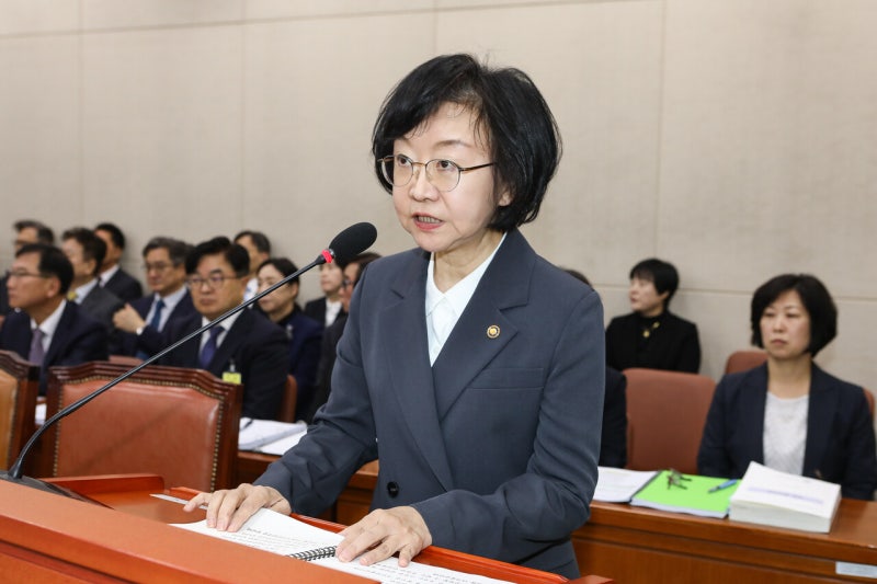 wnewskr's tweet card. 법 개정 없이도 임신중지 의약품을 허가할 수 있다는 법률 자문을 받고도 식품의약품안전처가 도입을 미루고 있는 것으로 드러났다. 국정감사에서 남인순 더불어민주당 의원은 "안전한 임신중지 약물이 도입되지 않아 여성들이