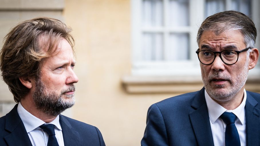 franceinfo's tweet card. Parmi les propositions testées, la création d'une taxe de 2% sur les patrimoines supérieurs à 100 millions d'euros – la fameuse "taxe Zucman" – convainc 86% des sondés.