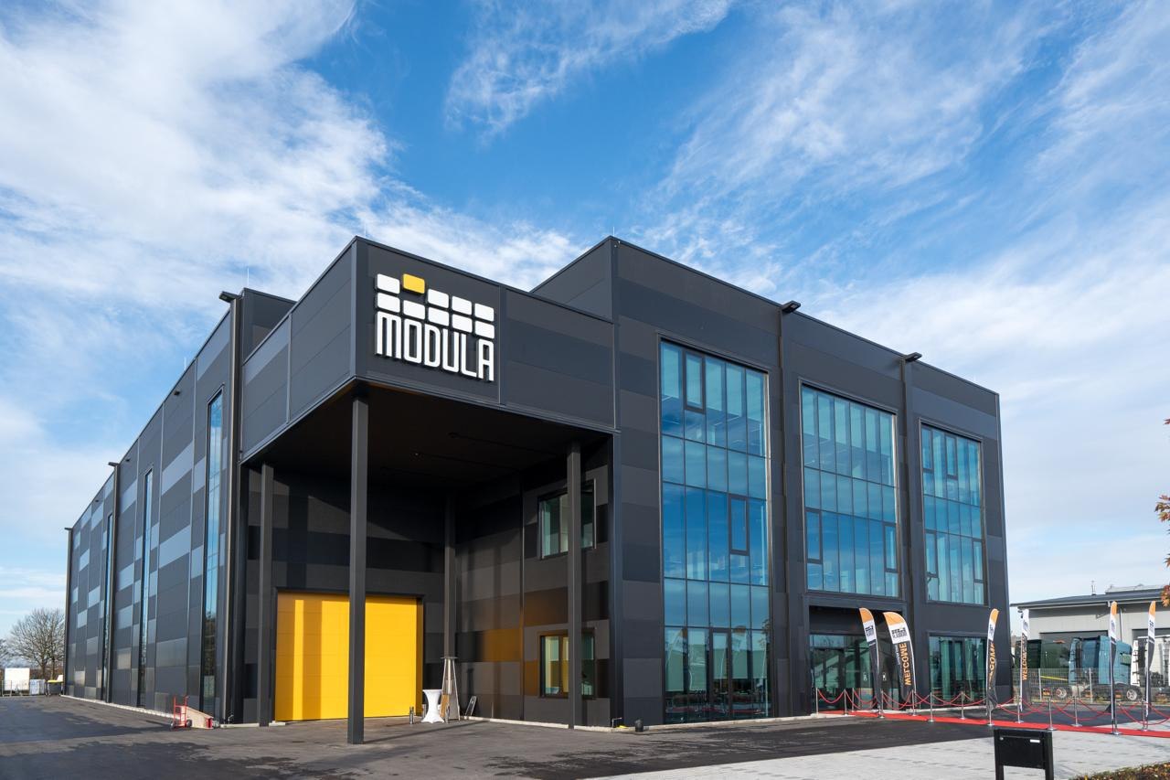 LogisticaProf's tweet card. Dispone de espacios amplios y luminosos en los que se encuentran las oficinas de Sales, Back Office, Finance y Customer Care y un equipo técnico altamente cualificado. Constituye el núcleo o ...