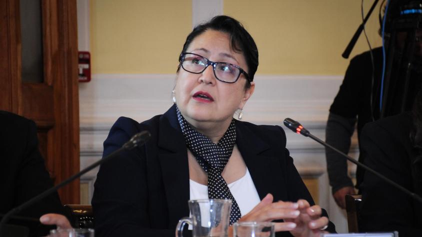 T13's tweet card. “Este tipo de trabajo de cruce de base de datos es algo que ya se podría haber hecho desde los organismos que tienen labores de control”, dijo la contralora Dorothy Pérez, en la comisión de Salud del...