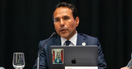 CaraballoCueto's tweet card. “Por ahora, solo la presencia de la junta evita que Puerto Rico vuelva a caer en déficits presupuestarios”, aseguró el ente fiscal