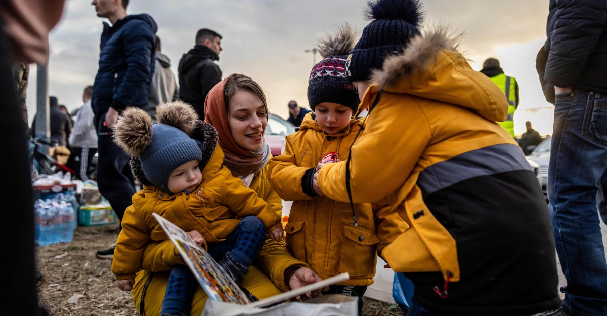 hackmotion's tweet card. Where to donate if you want to assist refugees and people in Ukraine.