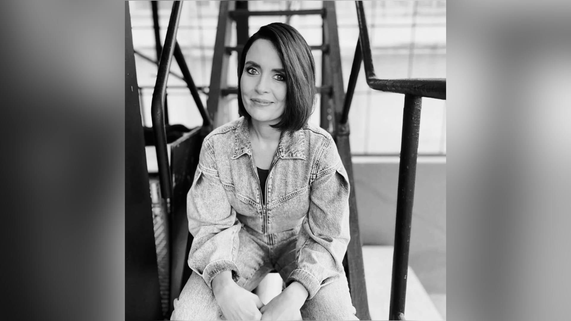 RoosRobbert's tweet card. Waddinxveen/landelijk - Wanneer Esther van Willigen op jonge leeftijd seksueel wordt misbruikt door een familielid, heeft dat grote gevolgen. Na de geboorte van haar oudste dochter krijgt zij...