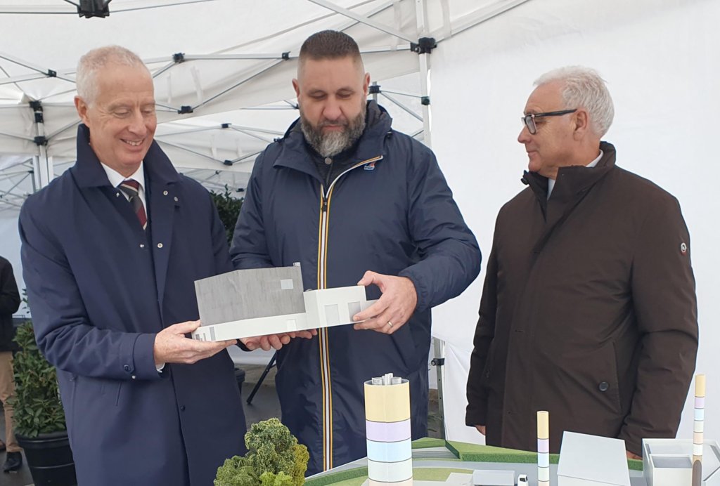 Groupe_Coriance's tweet card. Aujourd’hui à Calais, Yves LEDERER, Président du Groupe Coriance, a lancé, en compagnie de Frédéric HENOT et Ladislas LOZANO, adjoints au maire, le programme de travaux de construction de la nouvelle...