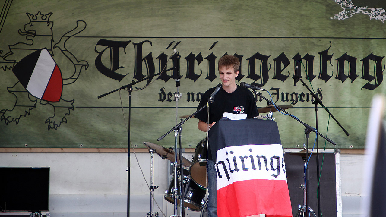 timoreinfrank's tweet card. Ein Ex-NPD-Kader und heutiger AfD-Mitarbeiter wurde in Suhl in den Demokratie-Ausschuss gewählt und entscheidet nun über Demokratie-Fördergelder.