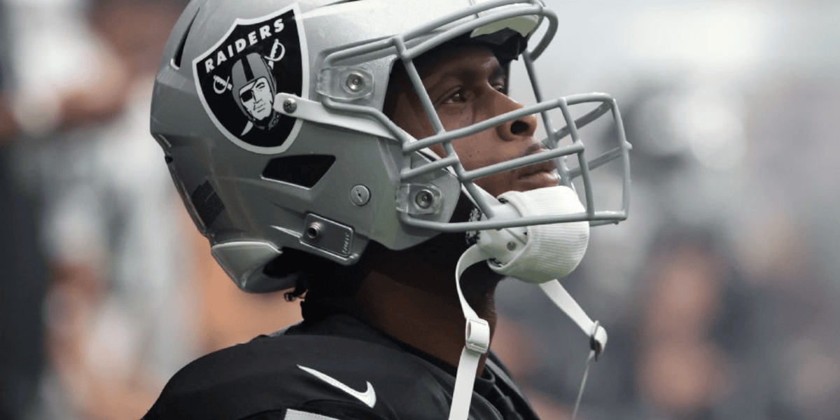 AlBatBeisbol's tweet card. The Raiders are gearing up for Week 10 with a depth chart that promises thrilling action.