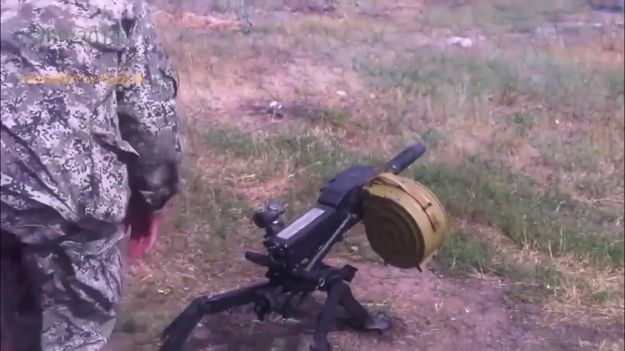 PCzekow's tweet card. Моторола обстреливает из гранатомёта своих